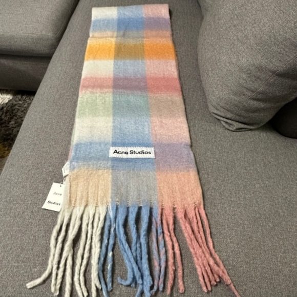 Acne Studios scarf - Picture 1 of 2